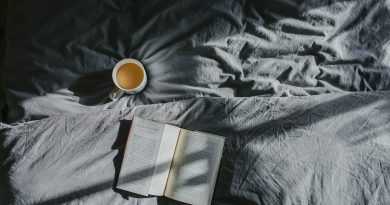 Jutranje priprave na nov dan ob zvoku jutranje kave