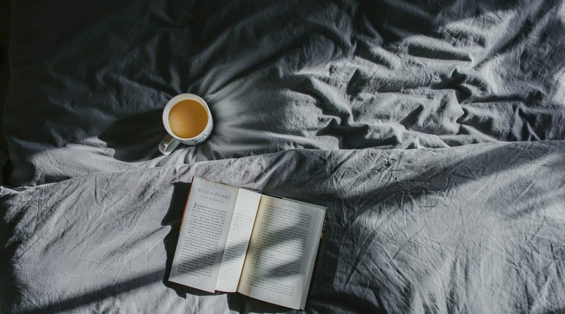 Jutranje priprave na nov dan ob zvoku jutranje kave